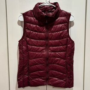 AMAZON Women’s Burgundy Winter Lightweight Zip Up Puffer Vest w/ Pockets -size S